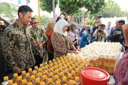 Gelaran pasar murah di Pendopo Kridha Manunggal, Kabupaten Tuban, Jawa Timur
