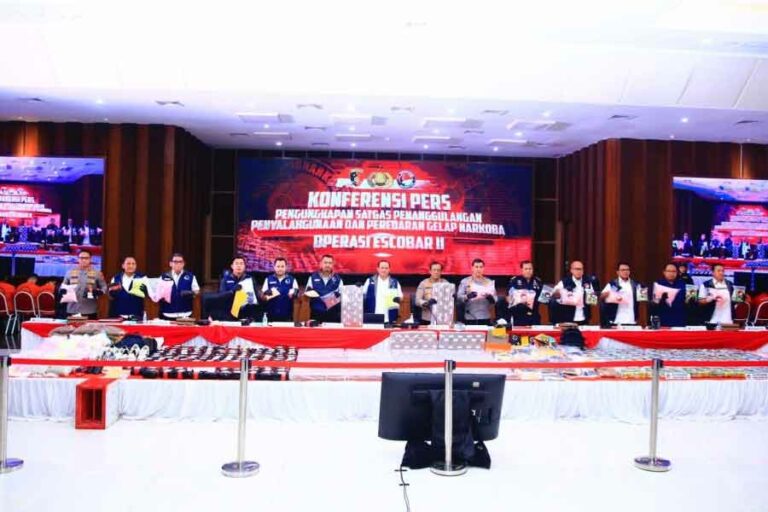 Operasi Escobar II, Polri Tangkap 1.532 Tersangka dan Selamatkan 1,9 Juta Orang dari Narkoba Konferensi pers pengungkapan Satgas Penanggulangan Penyalahgunaan dan Peredaran Gelap Narkoba (foto: Dok Humas Polri)