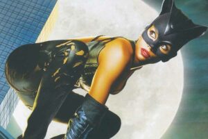 Halle Berry dalam Catwoman (2004)