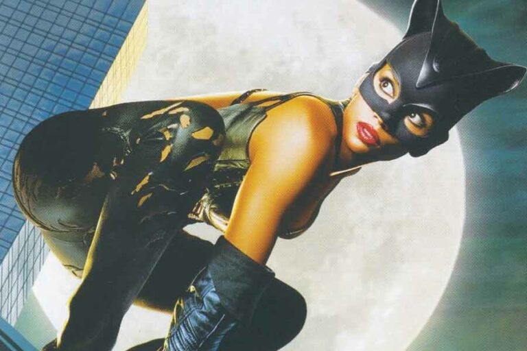 Sinopsis Catwoman (2004): Lawan Logika Komik, Pilih Jalan yang Lebih Mistis Halle Berry dalam Catwoman (2004)