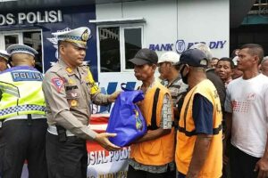 Polda DI Yogyakarta Salurkan 250 Paket Sembako kepada Warga yang Membutuhkan