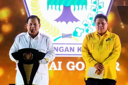 Prabowo Subianto dan Airlangga Hartarto di acara peringatan HUT ke-59 Partai Golkar