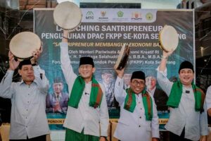 Menparekraf Sandiaga Uno Ajak Santri Fadhlul Fadhlan Implementasikan Strategi Green Ocean