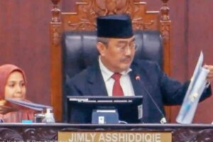 MKMK Jatuhkan Sanksi Teguran Lisan pada Enam Hakim Konstitusi atas Pelanggaran Kode Etik Ketua Majelis Kehormatan Mahkamah Konstitusi (MKMK) Jimly Asshiddiqie saat membacakan keputusan di Gedung Mahkamah Konstitusi RI, Selasa (7/11/2023).