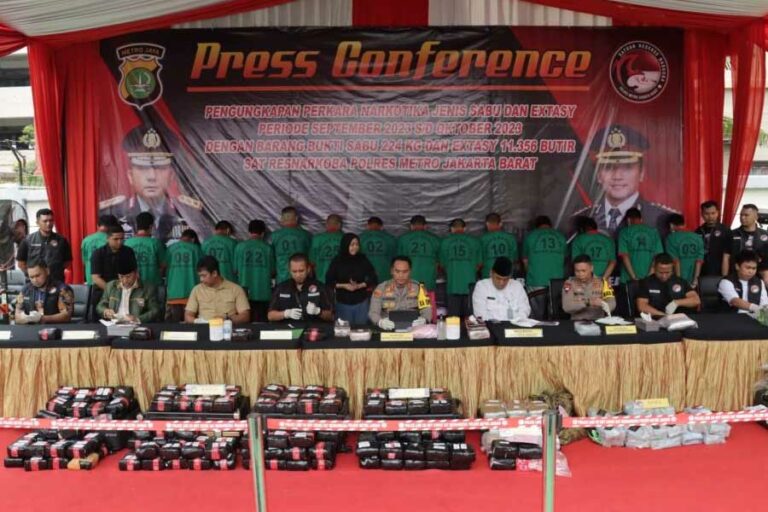 Konferensi pers pengungkapan kasus narkoba di Mapolrestro Jakarta Barat. (foto: Dok Humas Polri)