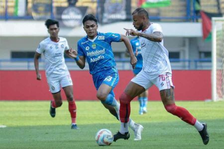Persib Bandung vs Arema FC pekan ke-19 Liga 1 Indonesia di Stadion GBLA (foto: Facebook @aremafcofficial)