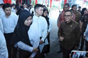 Tes CASN Dimulai, Menteri PANRB Pastikan Proses Berjalan Transparan Tanpa Intervensi Menteri PANRB RI Abdullah Azwar Anas meninjau pelaksanaan tes CASN di kantor Badan Kepegawaian Negara (BKN).
