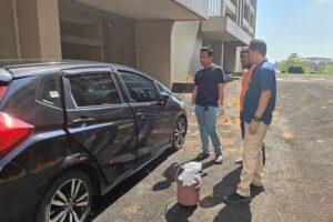 Polisi Dalami Asal Usul Tabung Gas Helium Dalam Mobil Mahasiswi yang Meninggal di Dalam Mobil Petugas dari Polresta Sidoarjo masih melakukan penyelidikan penyebab kematian mahasiswi yang tewas dalam mobil di Sidoarjo, Jawa Timur (foto: Dok Humas Polri)