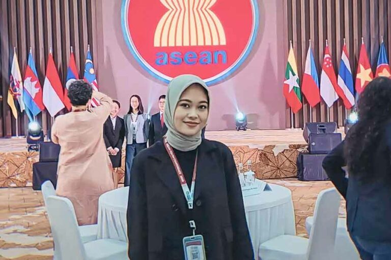 Merlina Dewi Khaerun Nisa, Mahasiswa Fakultas Ilmu Budaya (FIB) Universitas Airlangga