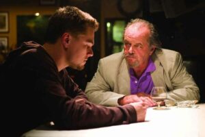 Leonardo DiCaprio dan Jack Nicholson dalam sebuah adegan di film The Departed (2006) (foto: Dok Warner Bros)