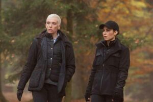 Toni Collette dan Noomi Rapace dalam Unlocked (2017)