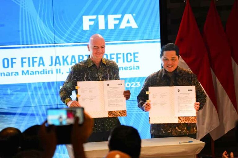 Presiden FIFA Gianni Infantino dan Ketua Umum PSSI Erick Thohir. (foto: Dok PSSI)