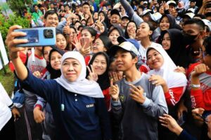 Ribuan Warga Ikuti Jalan Sehat dan Pasar Murah di Bakorwil Malang bareng Gubernur Khofifah