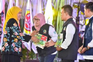 Apresiasi Pilar Kesejahteraan Sosial di Bakorwil Malang, Gubernur Khofifah Beri Tali Asih untuk 2.160 Pelaku