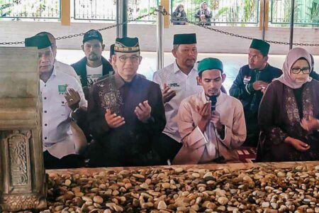Anies Baswedan Ziarah ke Makam Pendiri Kerajaan Samudera Pasai