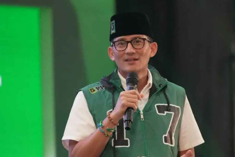 Tanggapi Baliho Kontroversial Prabowo-Gibran, Sandiaga Uno: Hasil Kejelian Masyarakat Sandiaga Uno saat menghadiri dialog dan silaturahmi pemantapan calon legislatif di Mercure Ancol, Jakarta (foto: Facebook @OfficialDPPPPP)