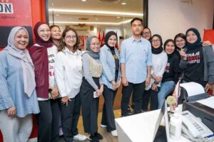 Gibran Rakabuming Raka saat datang ke kantor DPP PSI
