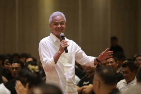 Ganjar Pranowo saat bertemu pelaku industri pariwisata di Bali