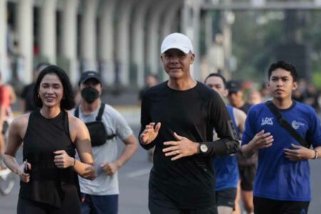 Ganjar Pranowo Berolahraga bareng Para Artis Muda Indonesia di CFD Jakarta