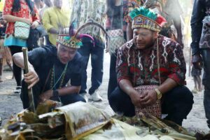 Ganjar Pranowo Dikukuhkan sebagai Tokoh Pemerhati Orang Papua di Raja Ampat