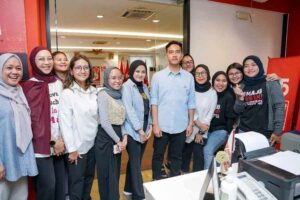 Gibran Rakabuming Raka saat mampir ke kantor DPP PSI