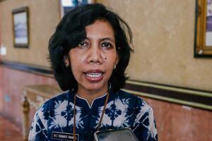Kepala Badan Kesatuan Bangsa dan Politik (Bakesbangpol) Kota Surabaya, Maria Theresia Ekawati Rahayu