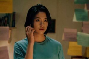 Zee JKT48 Turunkan Berat Badan Demi Film Ancika Dia yang Bersamaku 1995 Azizi Asadel alias Zee, personel JKT48, dalam salah satu adegan di film Ancika Dia yang Bersamaku 1995 (foto: MD Pictures)