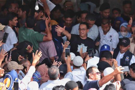Anies Baswedan Ajak Anak Muda Aceh Kirimkan Doa Bagi Palestina Anies Baswedan saat bertemu pendukungnya di TR Coffee Lhokseumawe Aceh (foto: Facebook @aniesbaswedan)