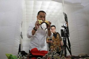 Wali Kota Surabaya Eri Cahyadi usai meresmikan Surabaya Startup Festival 2.0 di Balai Pemuda pada Kamis (23/11/2023).