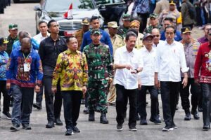Panglima TNI Agus Subiyanto Dampingi Presiden Hadiri Puncak Sail Teluk Cenderawasih 2023