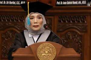 Pakar Ekonomi dari Universitas Airlangga (UNAIR), Prof. Dr. Sri Hartini SE MSi