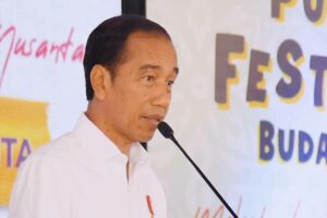 Presiden Joko Widodo saat memberikan sambutan Festival Harmoni Budaya Nusantara di Lapangan Taruna, Kecamatan Sepaku, Kabupaten Penajam Paser Utara