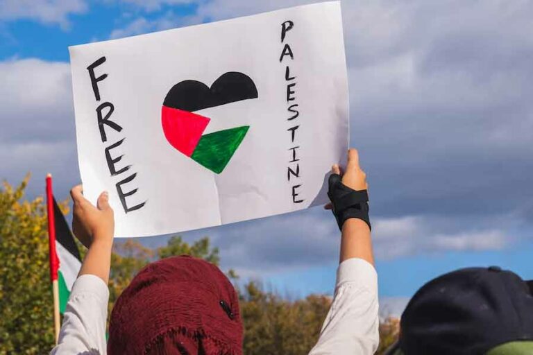 Aksi solidaritas untuk Palestina (foto: Gayatri Malhotra, unsplash)