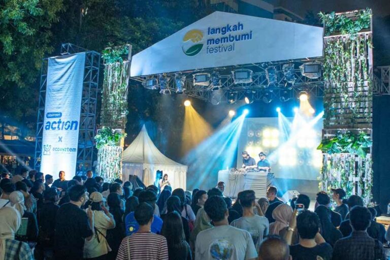 Penampilan Diskoria, penutup acara Langkah Membumi Festival 2023.