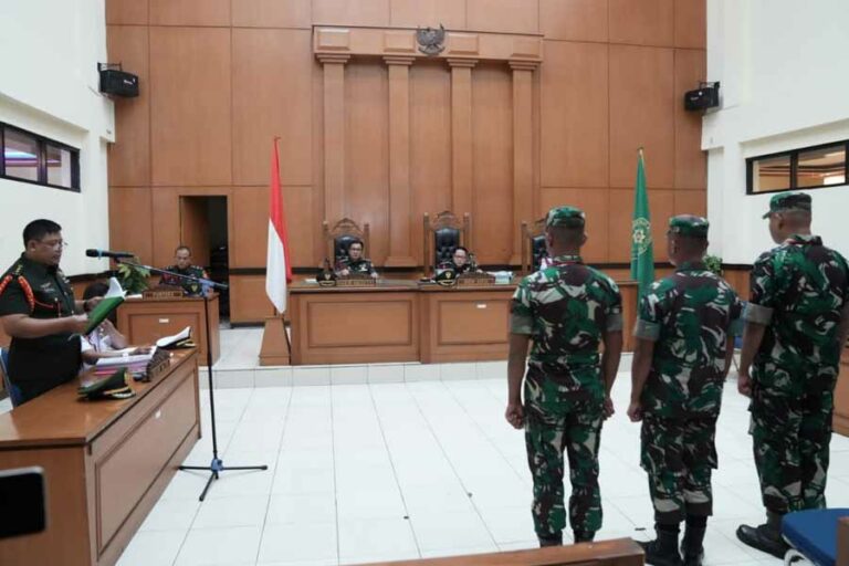 Suasana sidang lanjutan kasus pembunuhan berencana terhadap Imam Masykur yang digelar secara terbuka untuk umum di Ruang Sidang Garuda, Pengadilan Militer II-08 Jakarta, Jakarta Timur
