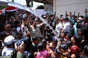 Menhan Prabowo Subianto saat meresmikan sejumlah sumber air bersih di Pamekasan, Jawa Timur