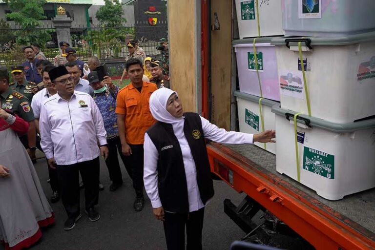 Gubernur Khofifah Lepas Bantuan Kemanusiaan untuk Palestina Gubernur Jawa Timur, Khofifah Indar Parawansa, Palestina, Kodam V Brawijaya
