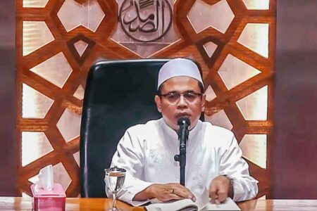 Kepala Bidang Penyelenggaraan Peribadatan Masjid Istiqlal Jakarta, K.H. Bukhori Sail Attahiri