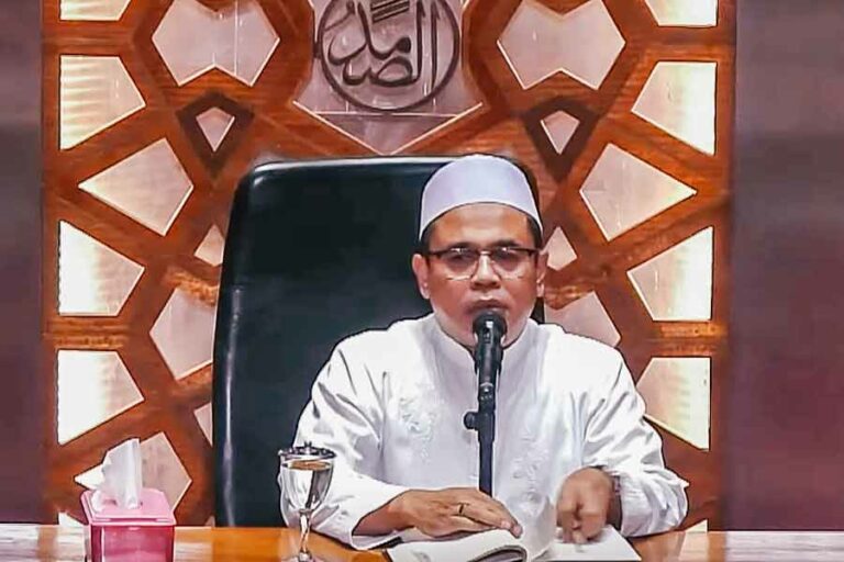 Kepala Bidang Penyelenggaraan Peribadatan Masjid Istiqlal Jakarta, K.H. Bukhori Sail Attahiri