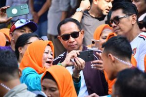 Jenderal TNI Agus Subiyanto saat mengikuti reuni akbar SMPN 2 Cimahi (foto: Dok Puspen TNI)