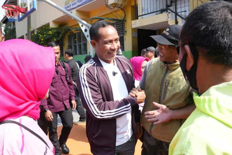 Jenderal TNI Agus Subiyanto saat mengikuti reuni akbar SMPN 2 Cimahi (foto: Dok Puspen TNI)