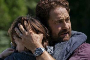 Gerard Butler dalam sebuah adegan di film Greenland (2020)