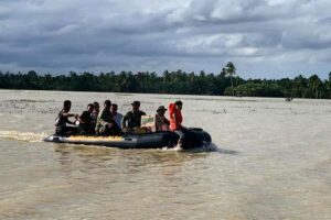 PHE NSO Salurkan Bantuan ke Warga Terdamapk Bencana Banjir di Aceh Utara