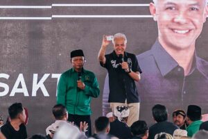 Ganjar Pranowo menyampaikan program KTP Sakti di Desa Bangsalan, Kecamatan Teras, Boyolali, Jawa Tengah