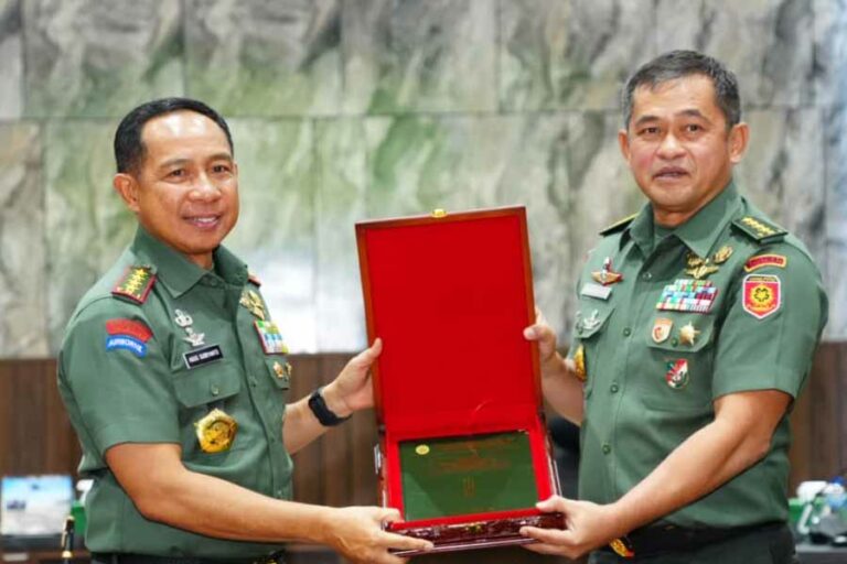 Panglima TNI Jenderal Agus Subiyanto Serahkan Risalah Kasad dan Sampaikan Prestasi TNI AD di 2023