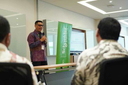 Schneider Electric dan 15 Politeknik Negeri Tingkatkan Kompetensi SDM Vokasi Indonesia Surya Fitri, Business Vice President Power Systems Schneider Electric Indonesia