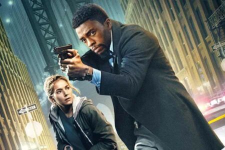 Chadwick Boseman dan Sienna Miller dalam film 21 Bridges (2019)