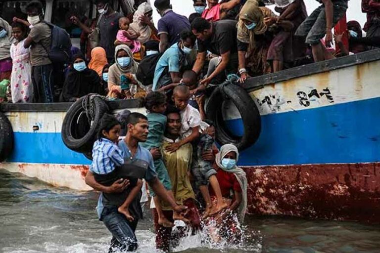 Pengungsi etnis Rohingya di pesisir Pantai Lancok, Aceh Utara, Aceh (foto: Dok InfoPublik)