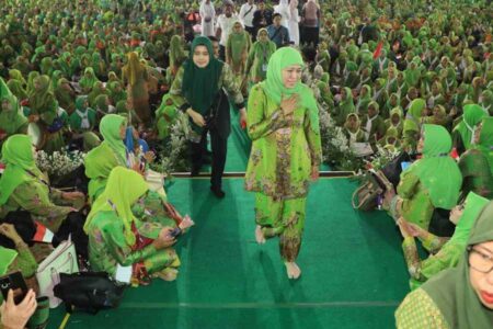 Rayakan Hari Ibu 2023 bareng Muslimat NU, Gubernur Khofifah Umumkan Capaian Prestasi Jawa Timur Gubernur Khofifah Indar Parawansa saat menghadiri acara 'Menyongsong Hari Ibu 2023' di JX Internasional, Surabaya (foto: istimewa)