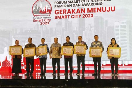 Forum Smart City Nasional, Surabaya Raih Penghargaan Smart Government dan Smart Environment
